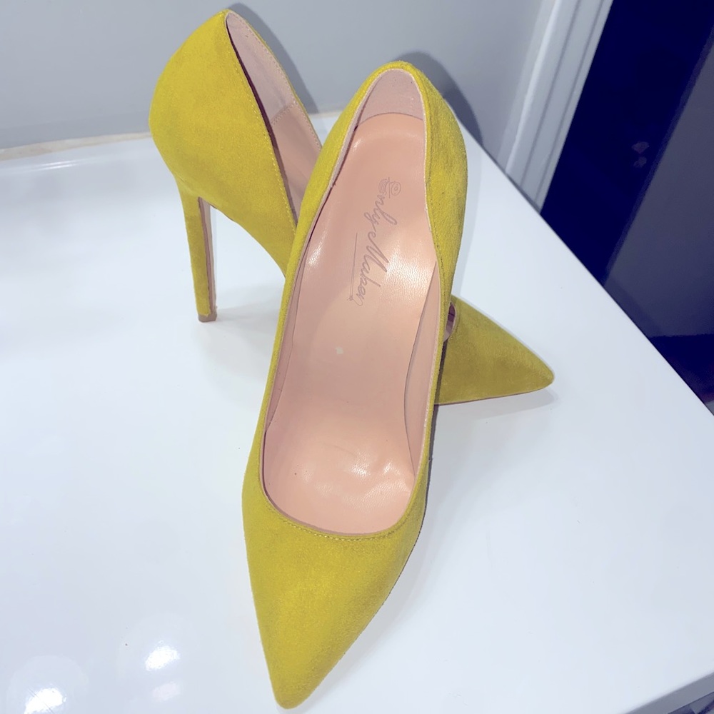 Yellow mock suede heel’s size 5